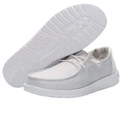 Wendy Stretch - Sparkling White 10 Wendy Stretch - Sparkling White -Timeless Shoes Shop 121410161 WENDY STRETCH SPARKLING WHITE 03 8f9d591c b6b5 4e86 addc 3808208899a3